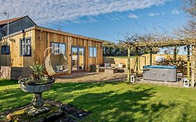 Log Cabin Near Bath